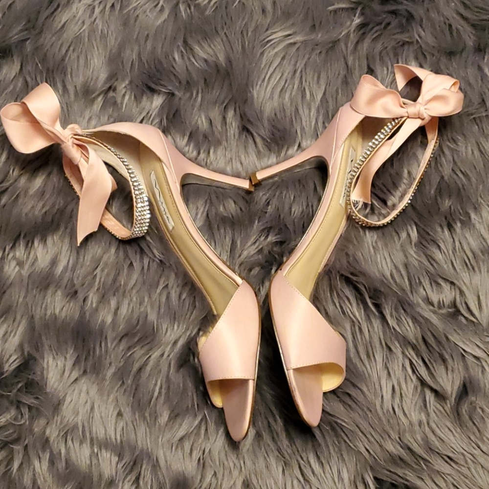 Shoe - Picture 2 of 5